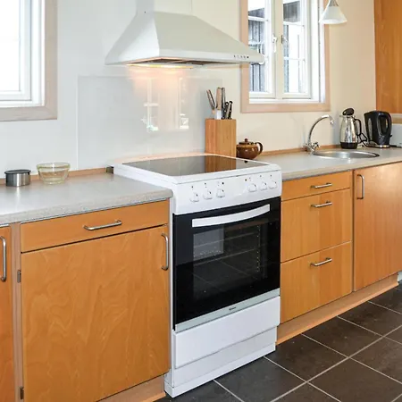 3 Bedroom Cozy In Feriehus *