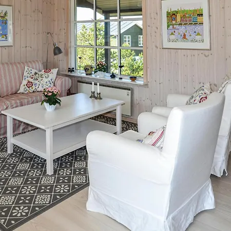 3 Bedroom Cozy In Feriehus